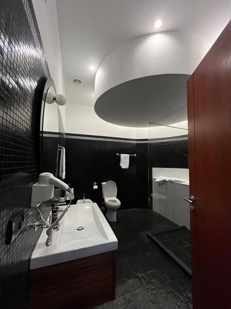 Icon Hotel Vlorë Eksteriør billede