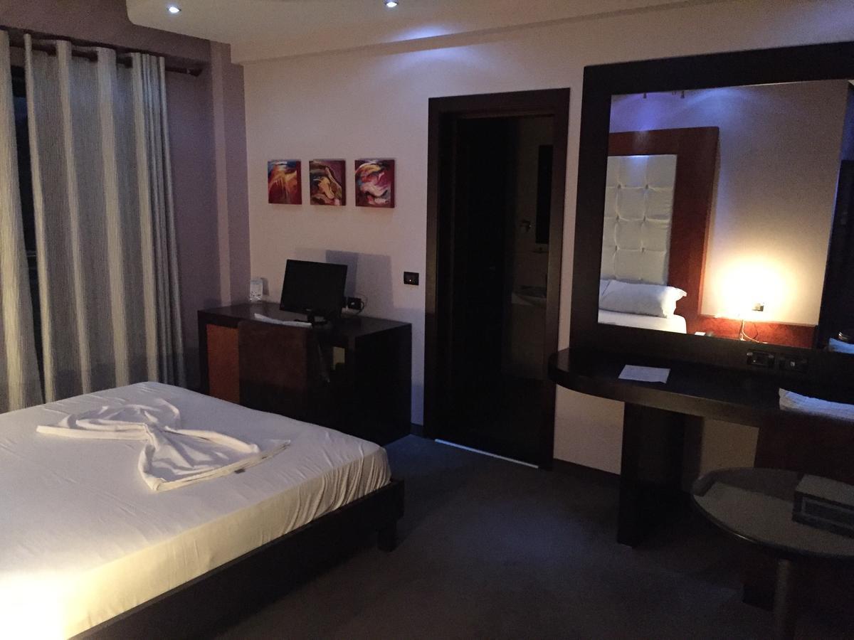 Icon Hotel Vlorë Eksteriør billede