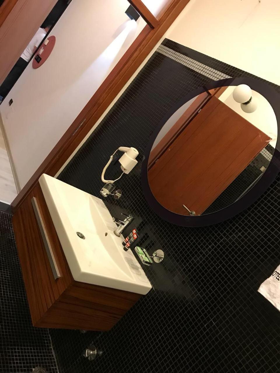 Icon Hotel Vlorë Eksteriør billede