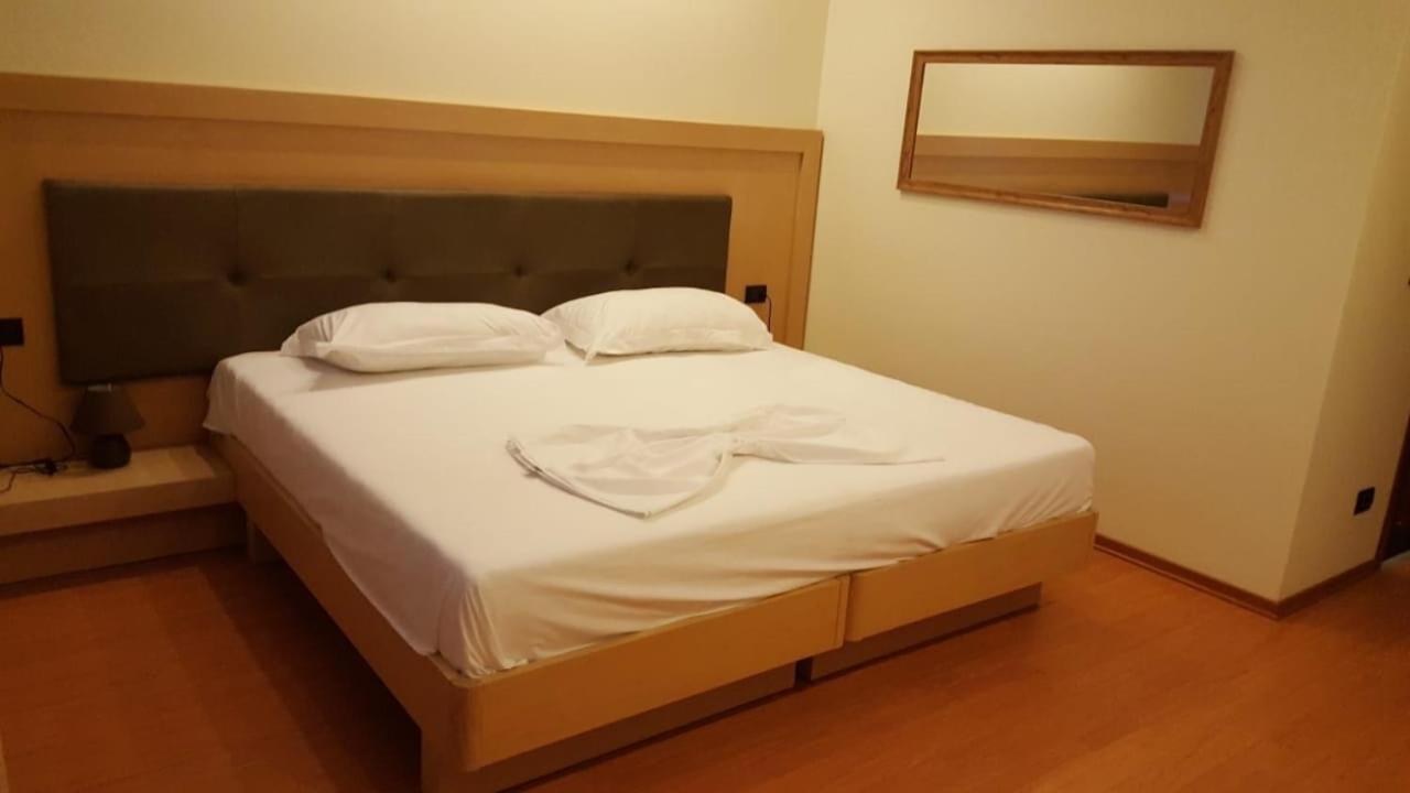 Icon Hotel Vlorë Eksteriør billede
