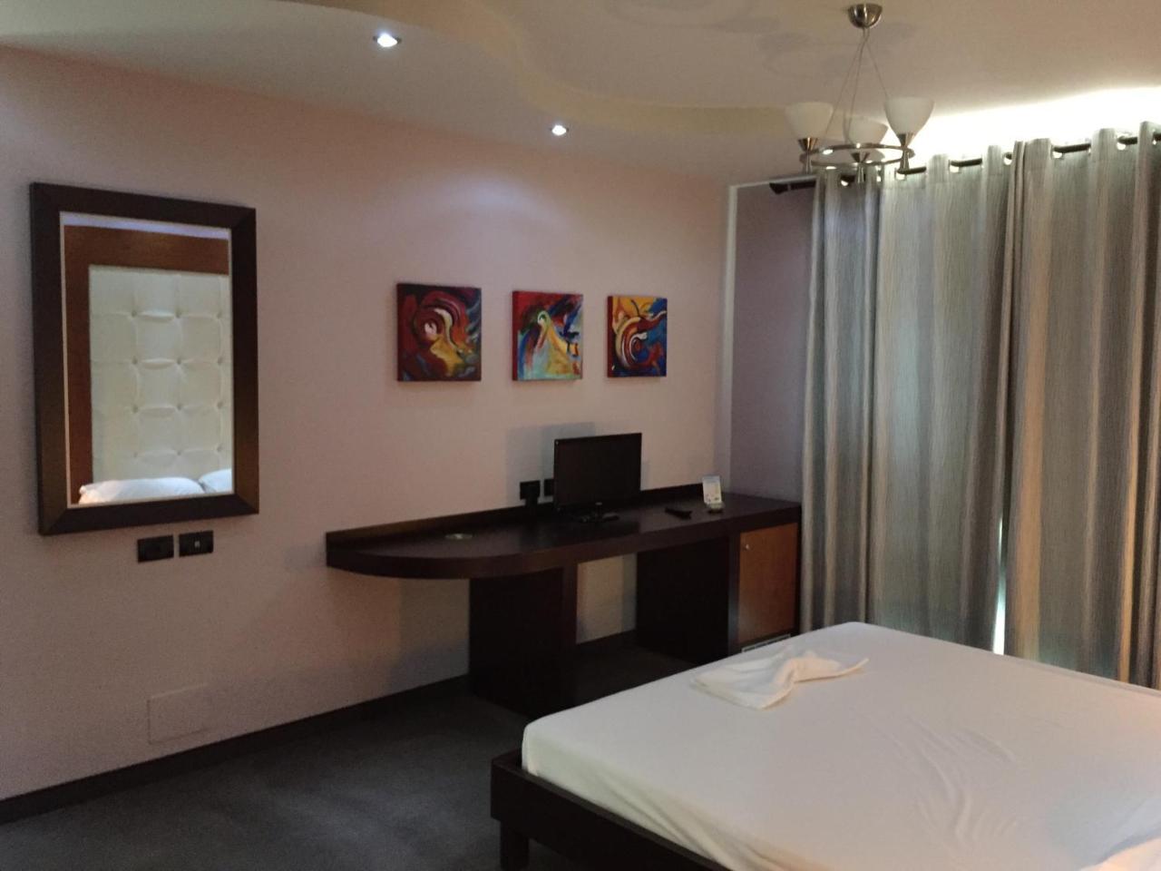 Icon Hotel Vlorë Eksteriør billede